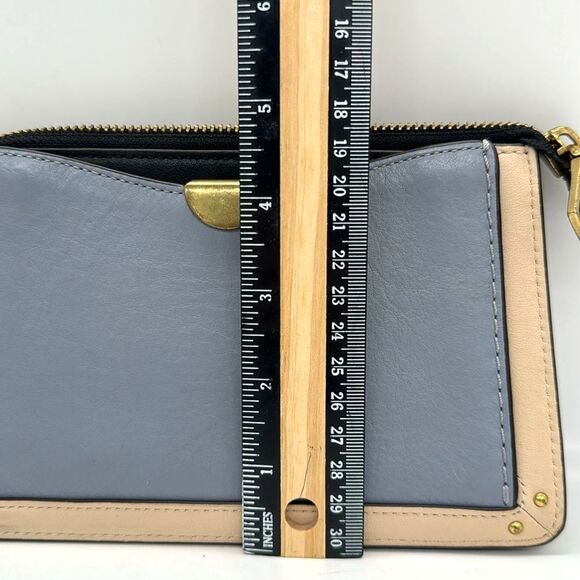 COACH Wristlet Tri-Color Leather Brass Hardware Zippered w/ Front Pocket - Picture 4 of 12